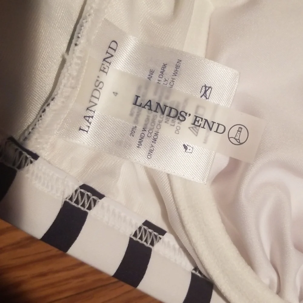 Lands end‎ swim top 4